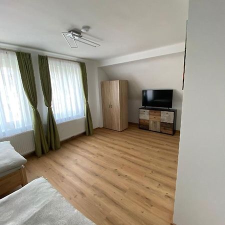 Private Zimmer Hoap Leoben  Bagian luar foto