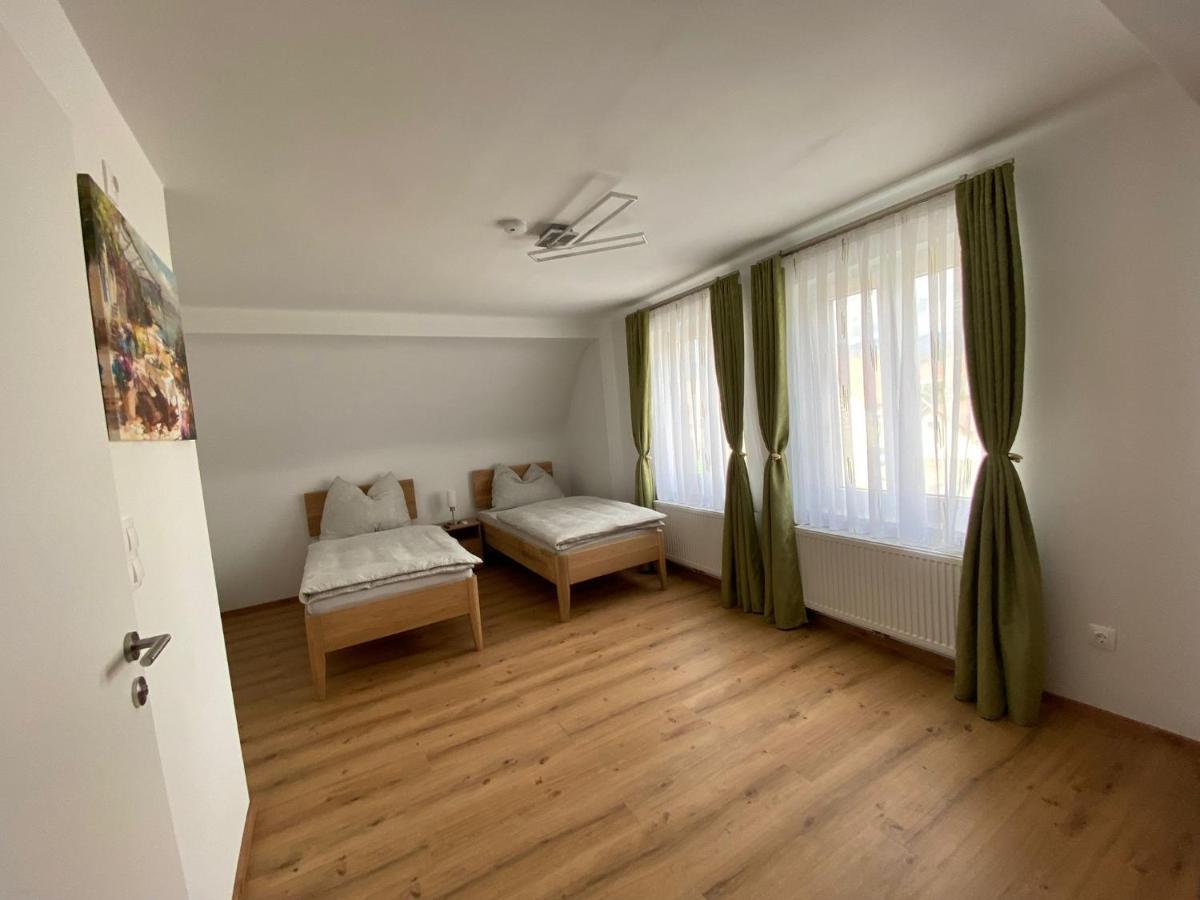 Private Zimmer Hoap Leoben  Bagian luar foto