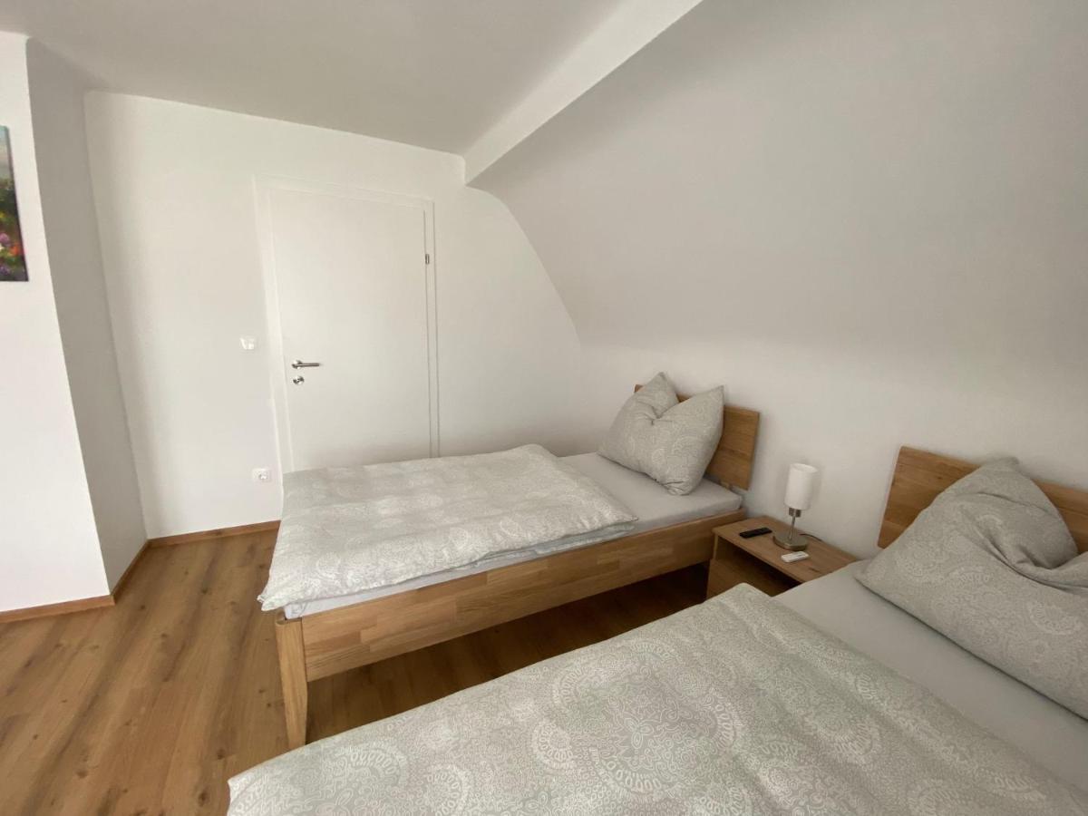 Private Zimmer Hoap Leoben  Bagian luar foto