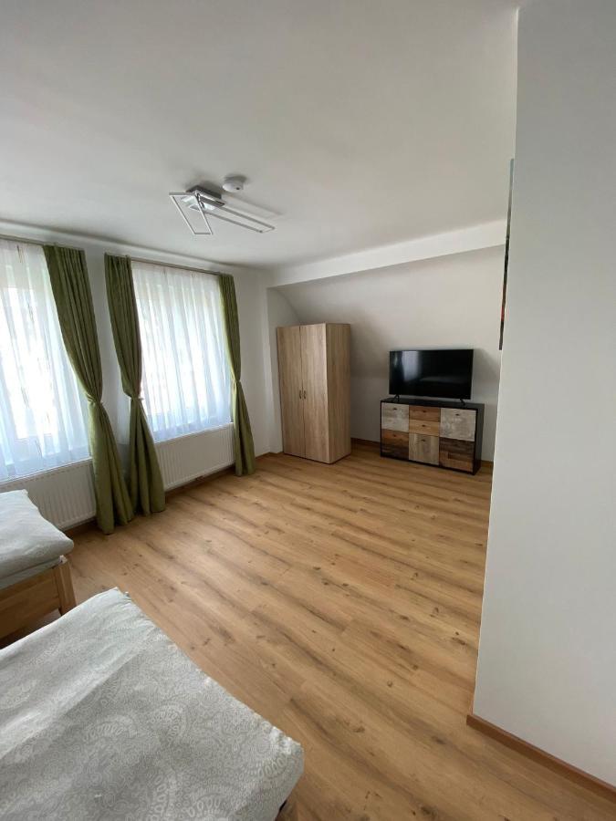 Private Zimmer Hoap Leoben  Bagian luar foto