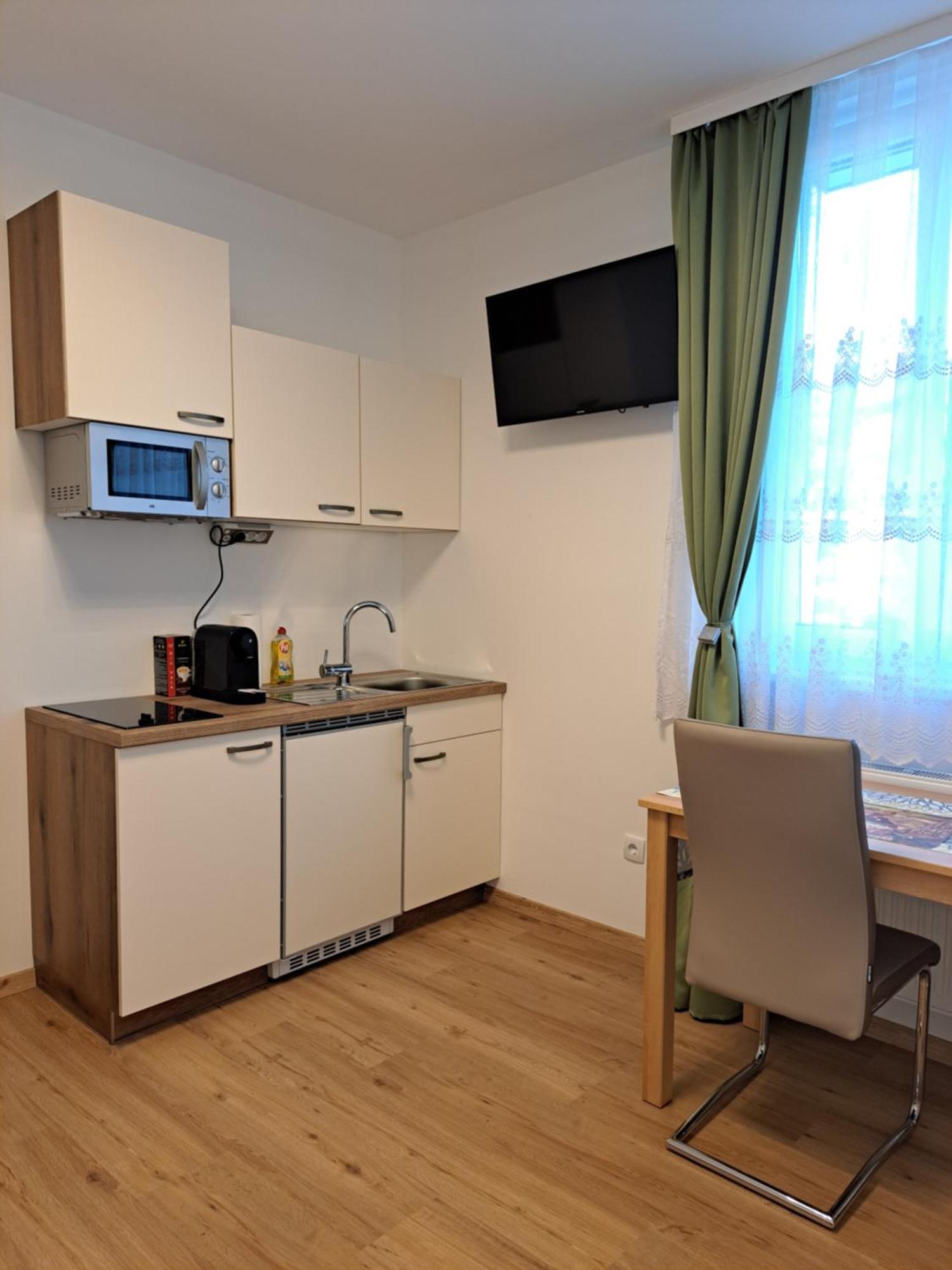 Private Zimmer Hoap Leoben  Bagian luar foto